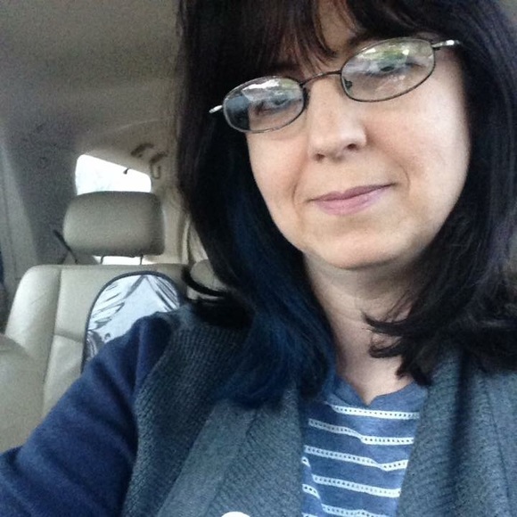 Meet your Posher, Tina - Picture 1 of 2